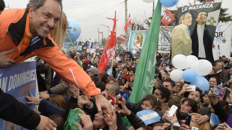 Scioli: defiendo la política de la nacionalización de YPF ya que generó trabajos