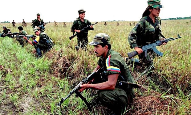 Colombia indulta a 30 guerrilleros de las FARC