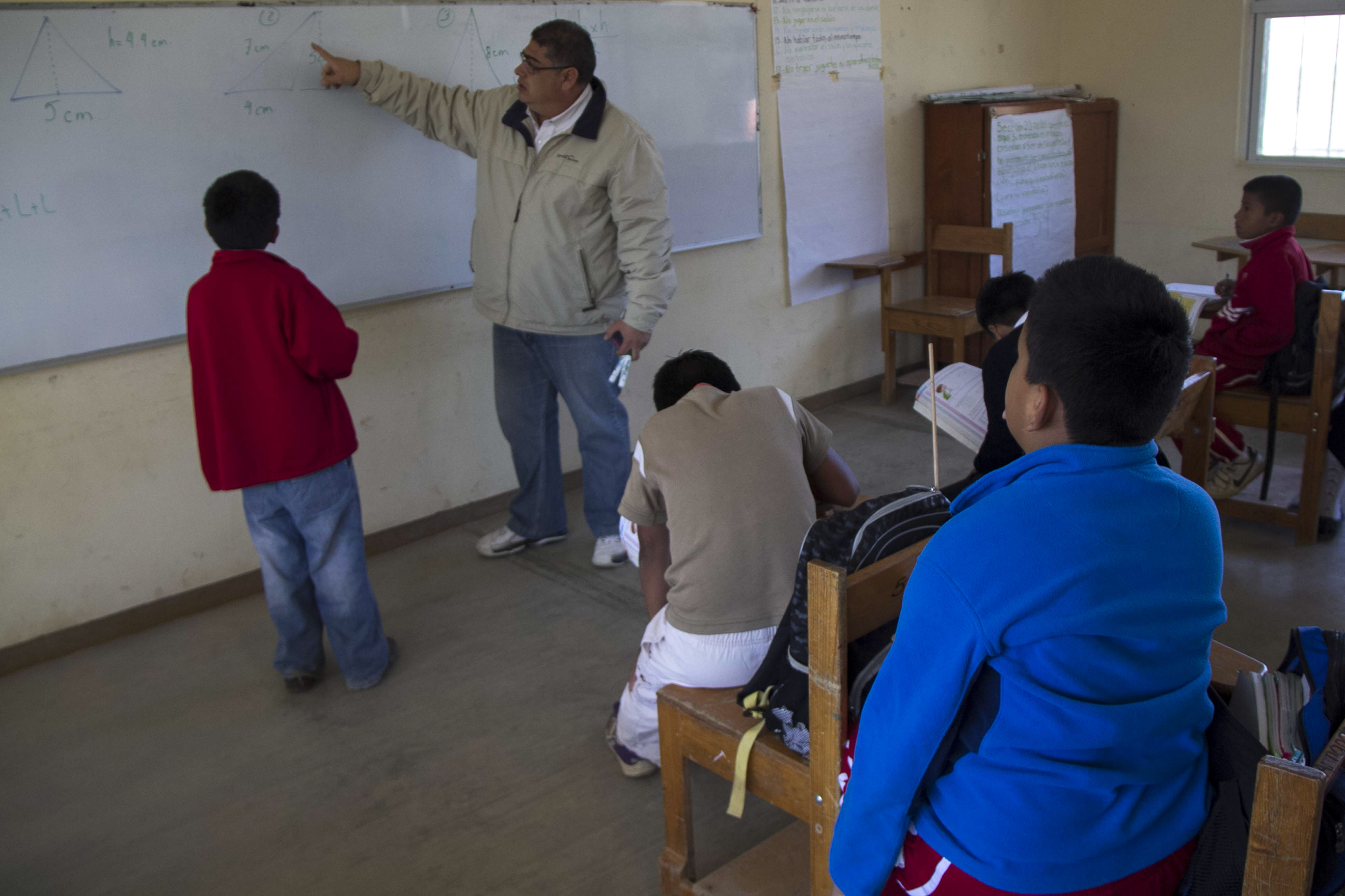 Profesores mexicanos inician un paro nacional en rechazo a las reformas del gobierno