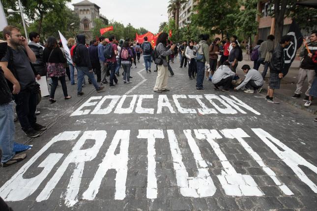 Los estudiantes indignados chilenos chocan con la Policía