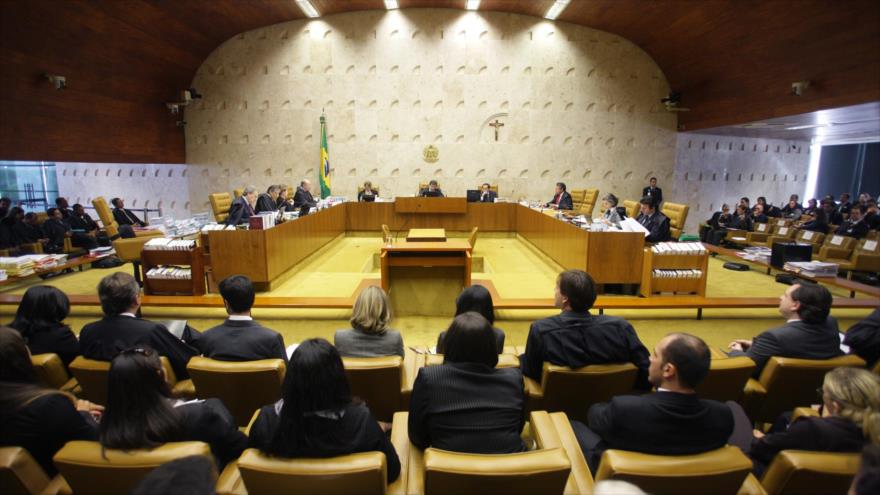 Corte Suprema de Brasil apoya a la presidenta Rousseff, ante golpe parlamentario