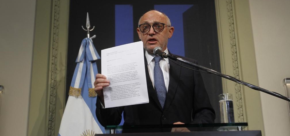 Canciller argentino presenta su renuncia como socio de la AMIA