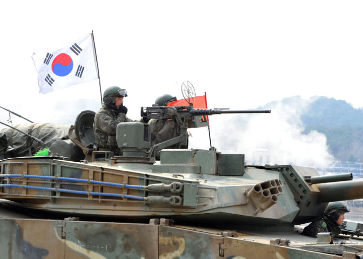 Corea del Sur dispara proyectiles en represalia por cohetes del Norte