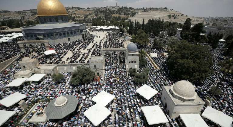 Jordania: La mezquita de Al-Aqsa recibe sólo a los fieles musulmanes