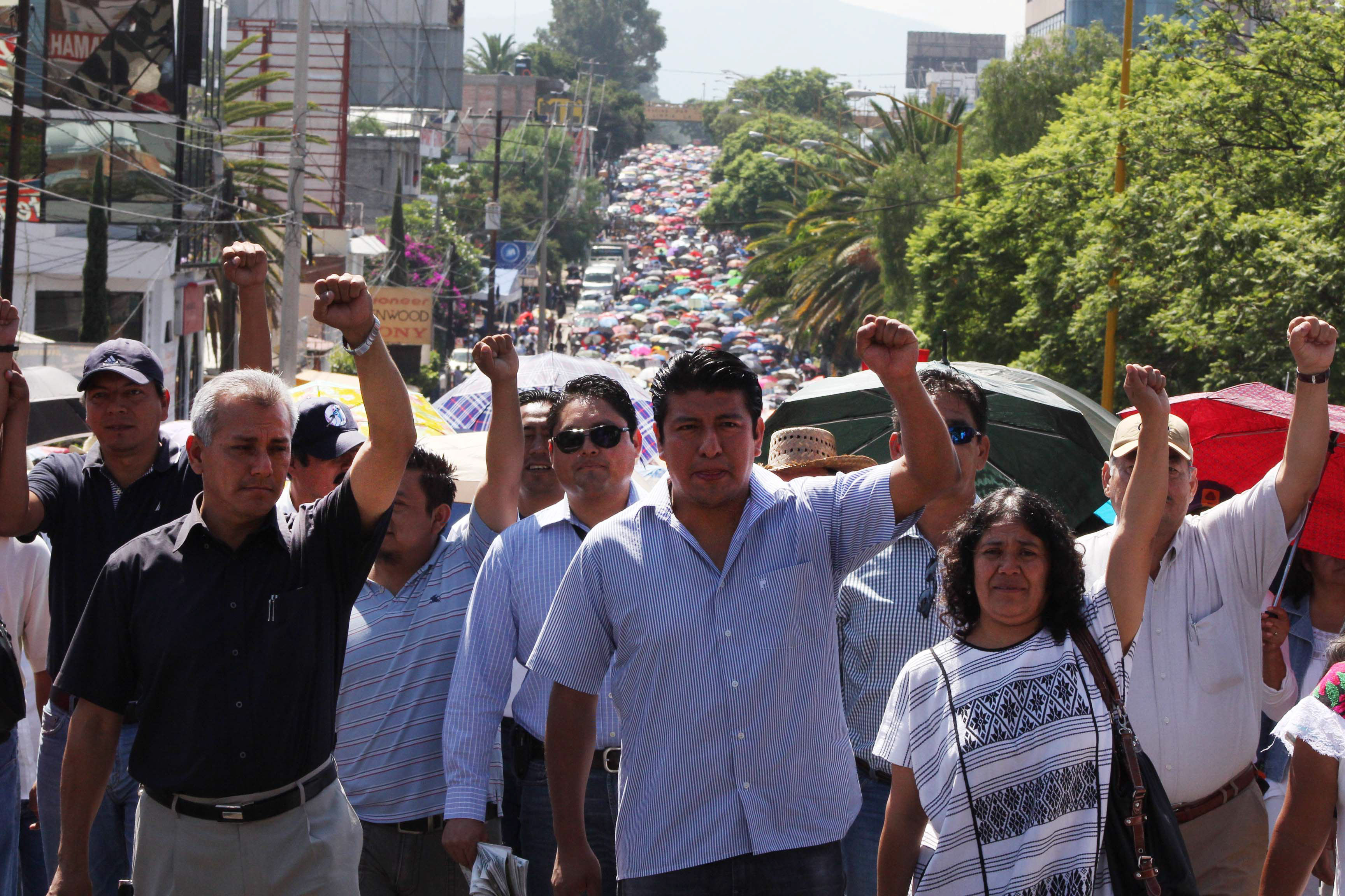 Maestros mexicanos protestan contra reforma educacional 