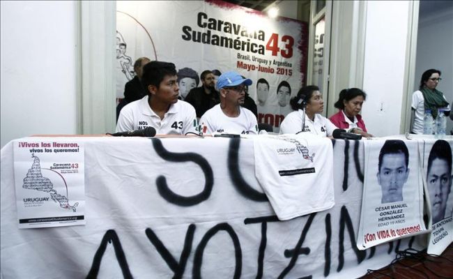 Caravana por 43 estudiantes mexicanos llega a Uruguay 