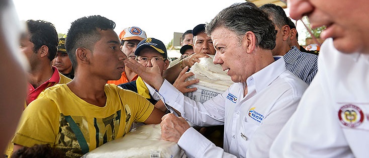 ¡Señor Santos! En vez de tomar gestos humanitarios, por favor, resuelva el problema de contrabando y paramilitarismo