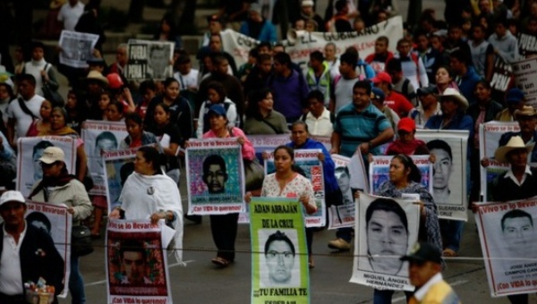 Gobierno mexicano usa drones para buscar a los 43 estudiantes desaparecidos