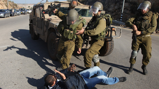 Militares israelíes matan a tiros a un adolescente palestino en Al-Quds