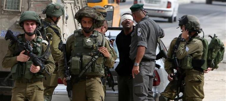 Fuerzas israelíes arrestan a otros 5 palestinos en Cisjordania