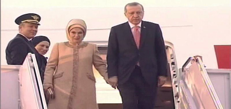 ترک صدر پاکستان پہنچے، دسیوں ٹیچرز کا اسکول سے اخراج