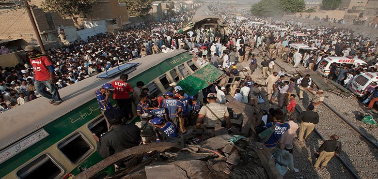 پاکستان، دو ٹرینوں کا تصادم، 19 ہلاک، 40 زخمی