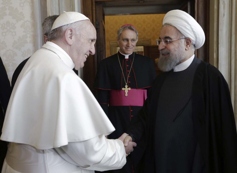 El papa recibe en Vaticano al presidente de Irán