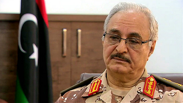 قائد الجيش الليبي اللواء خليفة حفتر يصل الى القاهرة في زيارة غير معلنة
