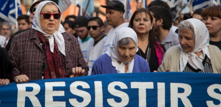 Madres de Plaza de Mayo realizan marcha anual de la resistencia