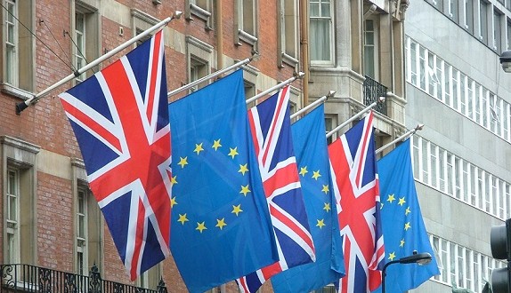 استطلاع للرأي: زيادة عدد البريطانيين الرافضين لبقاء بلادهم في الاتحاد الاوروبي