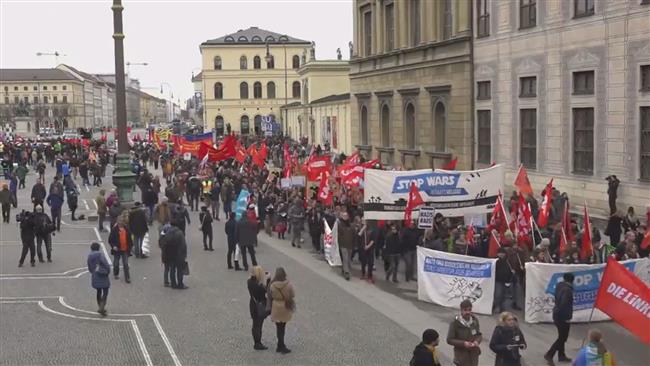 Miles de alemanes protestan contra las políticas belicistas de la OTAN