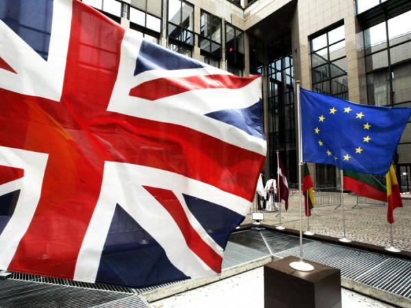 الاتحاد الاوروبي وبريطانيا يتوصلان لاتفاق جديد يبقي الاخيرة عضوا في الاتحاد