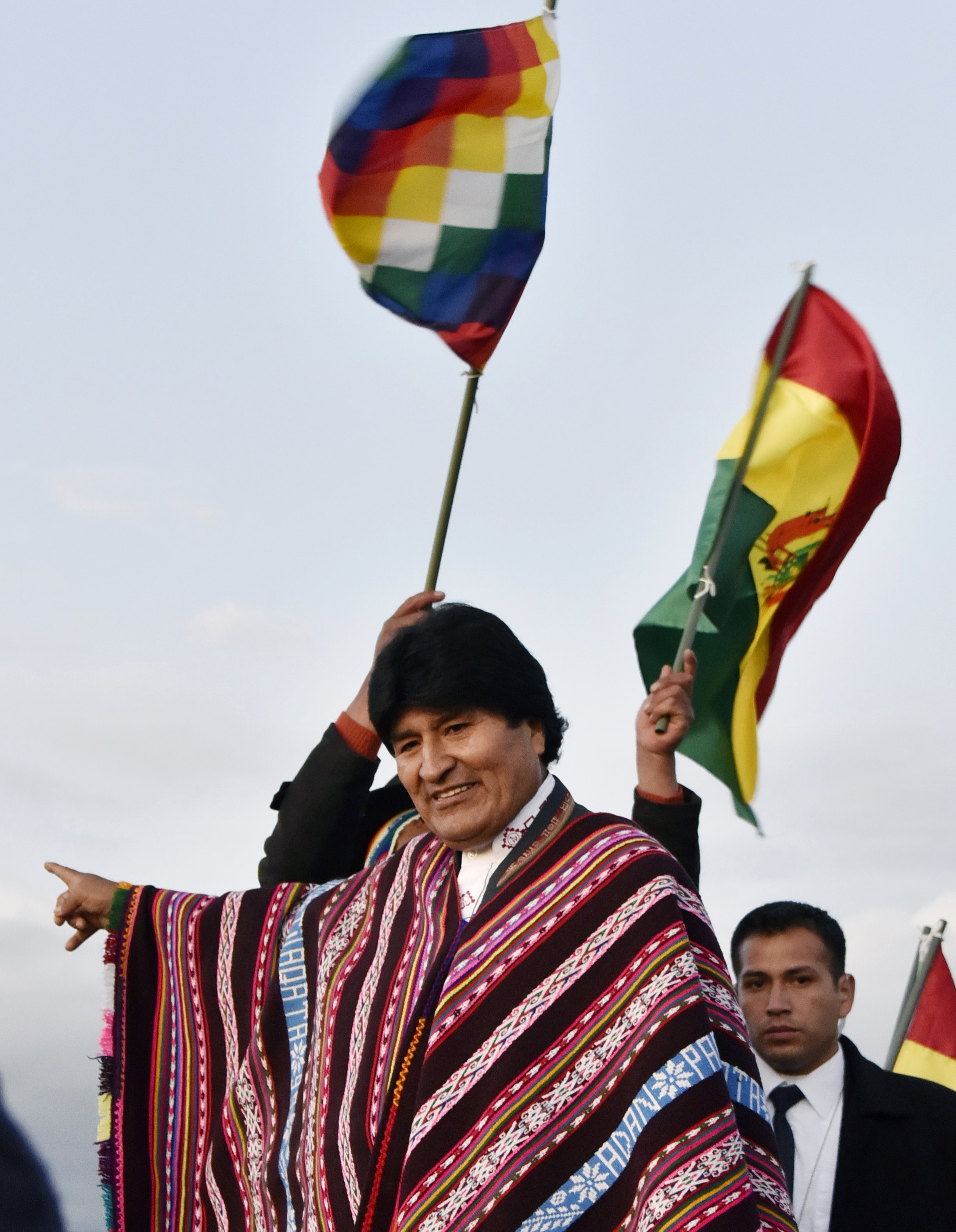 Pese a silencio electoral, continúa campaña para referendo de Bolivia