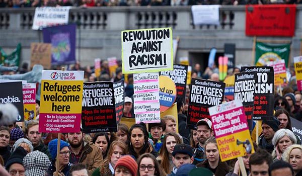 یورپ کے متعدد شہروں میں پناہ گزینوں کی حمایت میں وسیع مظاہرے
