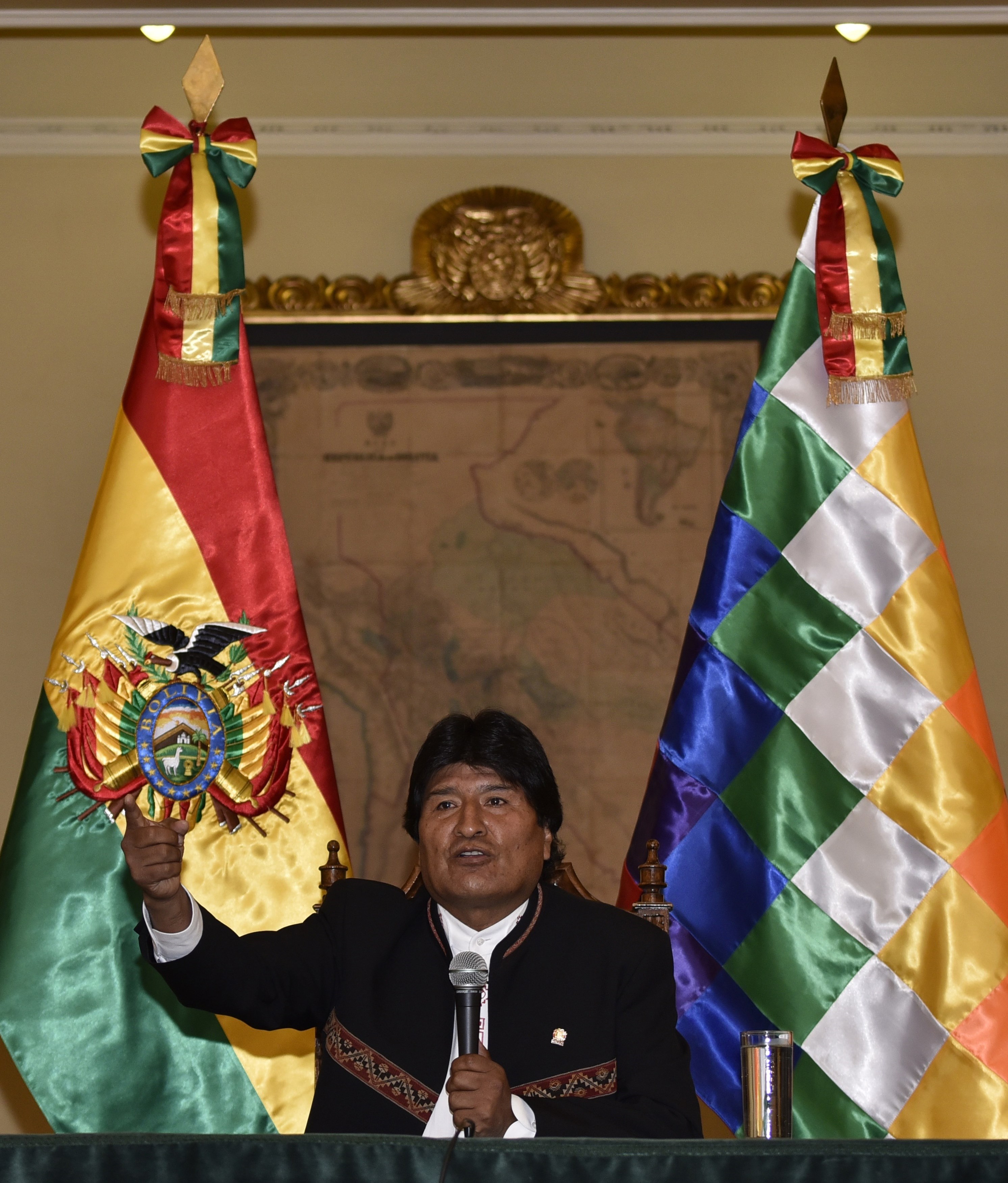 Evo Morales pide cumbre de Unasur en Brasil para defender a Rousseff y Lula