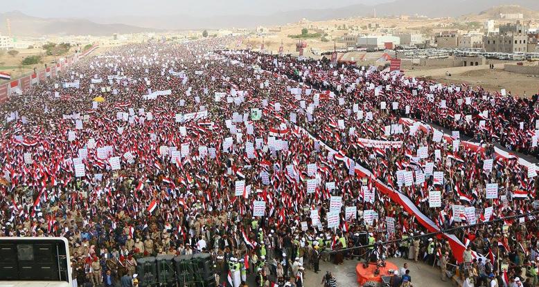 Marcha masiva en la capital yemení en el primer aniversario del inicio de la agresión saudí