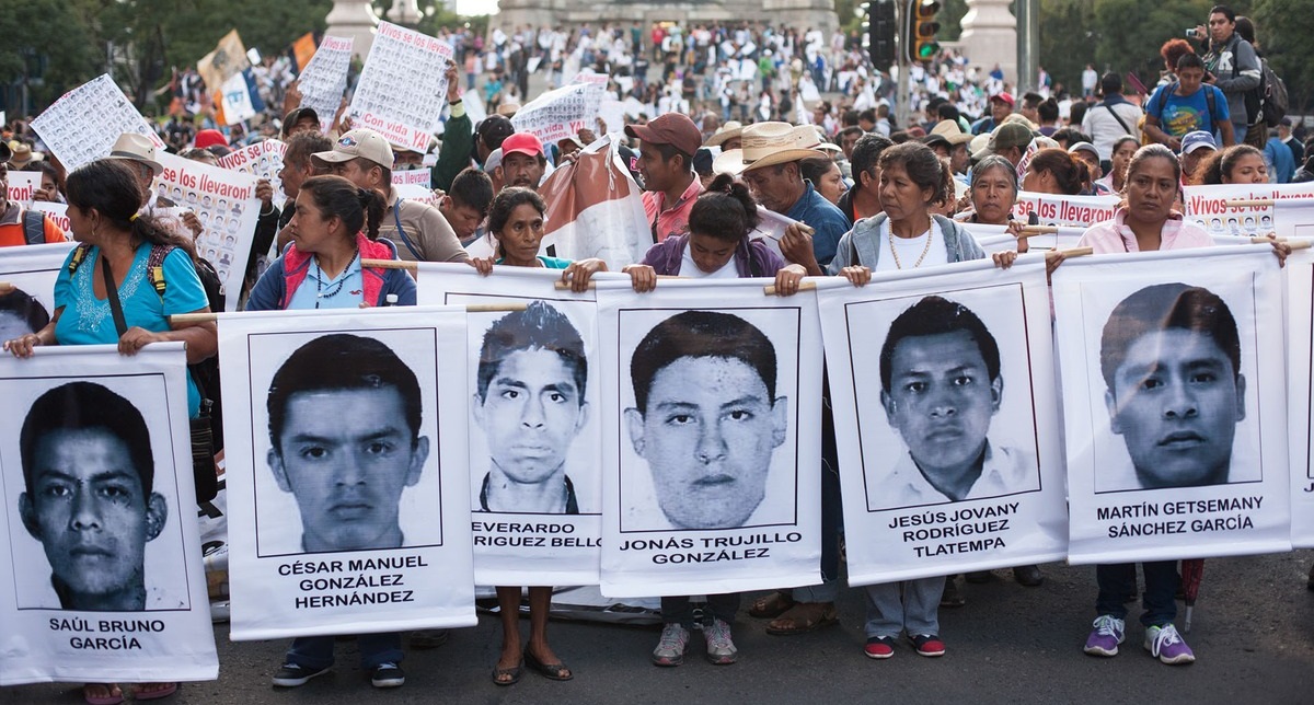 México y los padres de 43 estudiantes acuerdan seguir la investigación del caso Ayotzinapa
