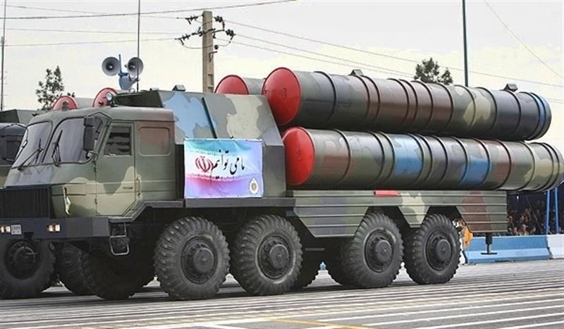 ايران تستعرض منظومة صورايخ "اس-300" الروسية بمناسبة عيد الجيش