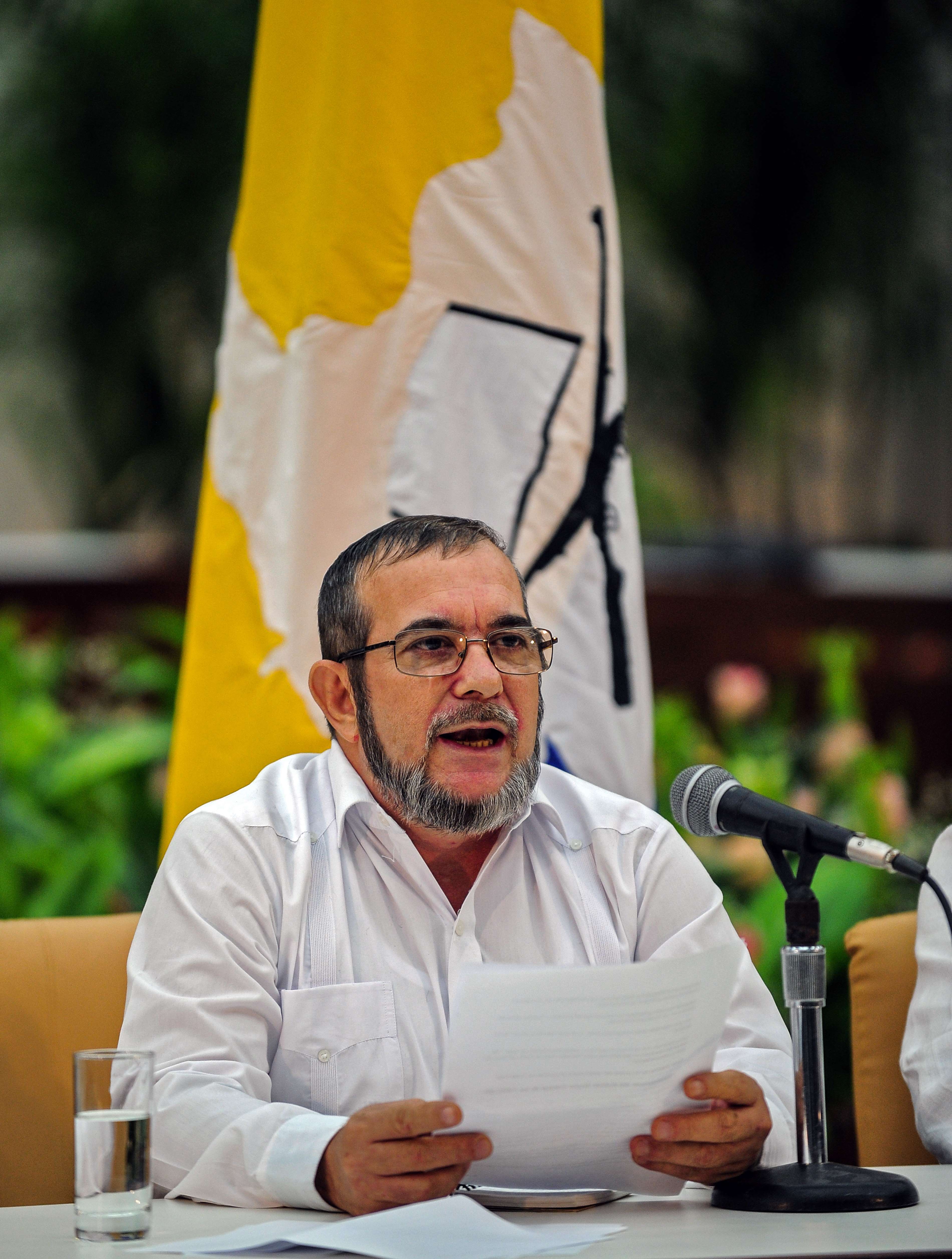 FARC pide apoyo a papa Francisco ante peligro de paramilitarismo tras el acuerdo de paz