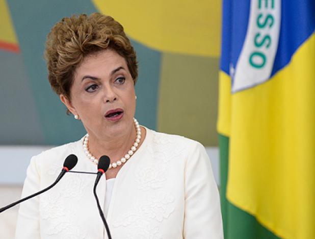 Rousseff denuncia que quienes la juzgan son corruptos