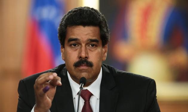 Maduro designa comité para evaluar firmas de la oposición para revocarlo