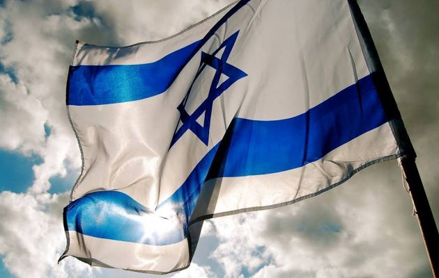 العلم"الاسرائيلي" يرفرف على شواطئ قطر