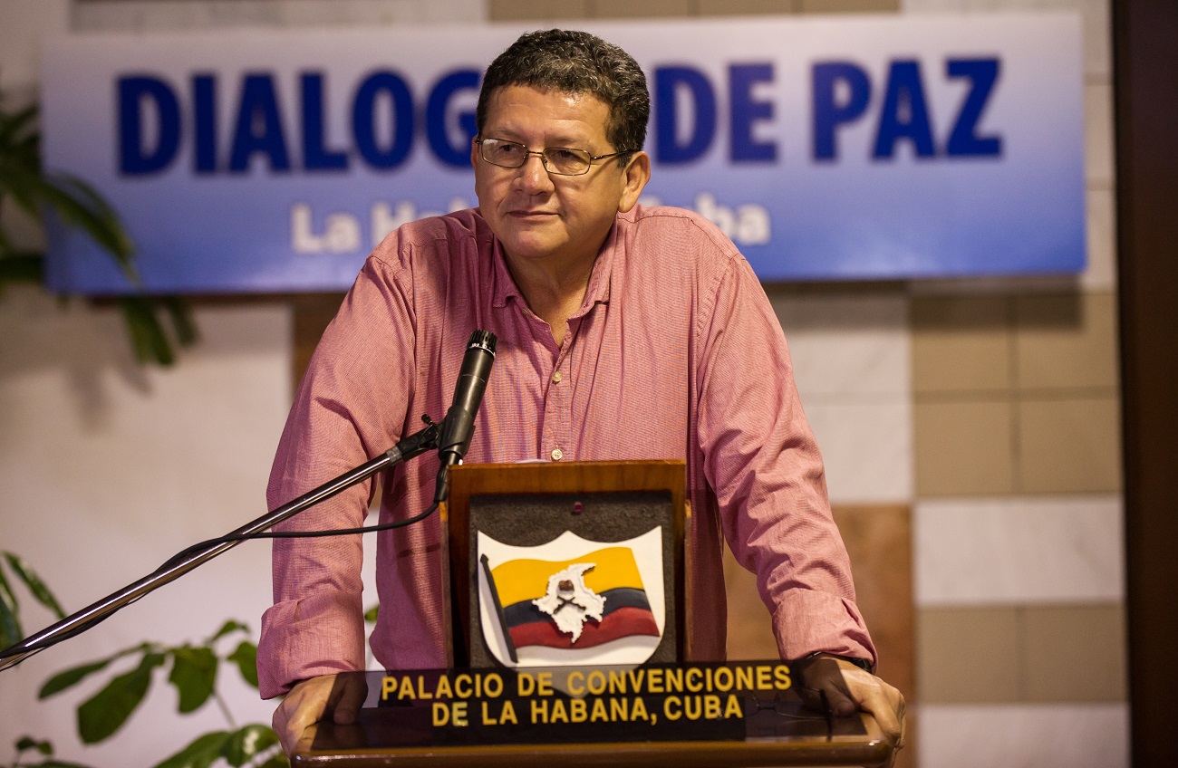 FARC exige al gobierno una acción contundente contra paramilitarismo en Colombia