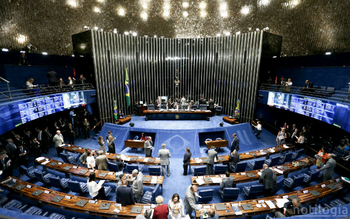 La mayoría de senadores brasileños se declaró a favor de juicio político contra Rousseff