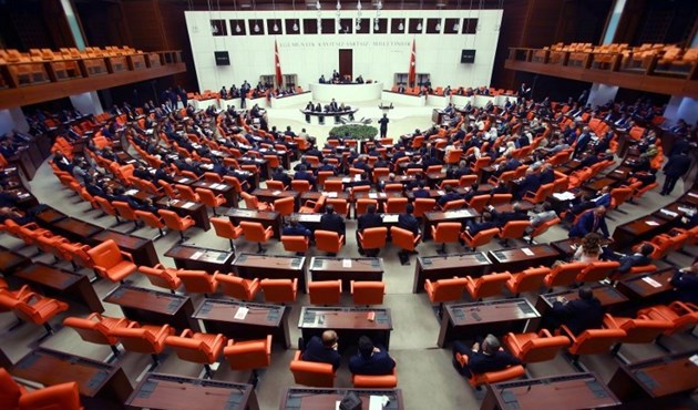 البرلمان التركي يرفع الحصانة عن 138 نائباً..وديمرطاش: قد يضعونني في الإقامة الجبرية