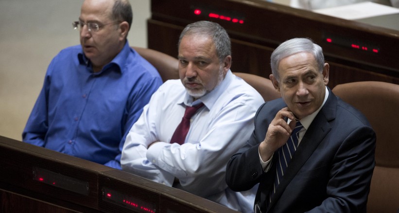 ائتلاف حكومي بين "الليكود" و"اسرائيل بيتنا"، ونتياهو يكلف ليبرمان بحقيبة الدفاع خلفاً ليعالون