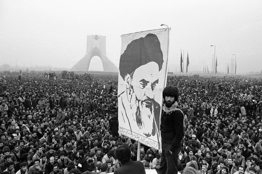 Western Media Fabricate Facts on Imam Khomeini’s Anti-US Stance