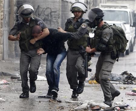 بازداشت حداقل 12جوان فلسطینی در کرانه باختری