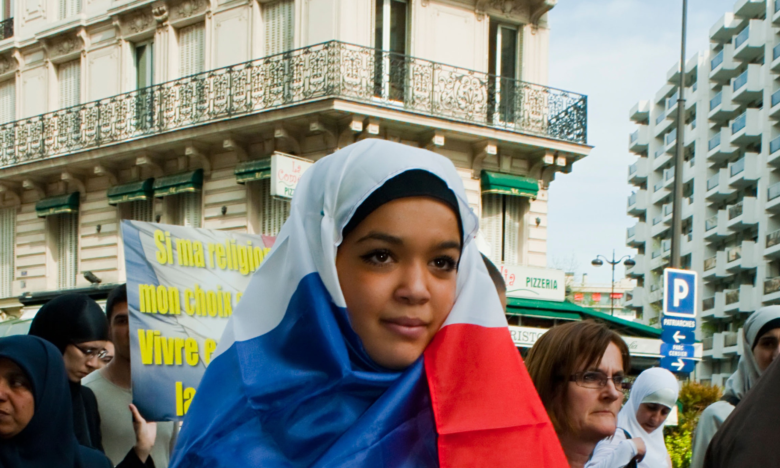 فرانس کا فرمان، مسلمان خاموشی سے روزے رکھیں