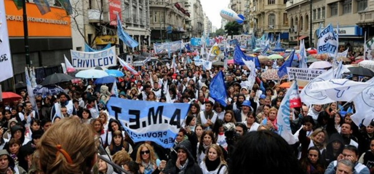 Maestros argentinos realizarán un paro de 48 horas en demanda de mejoras salariales