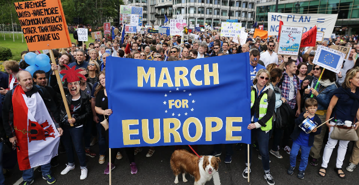 Miles de personas protestan en Londres contra el Brexit