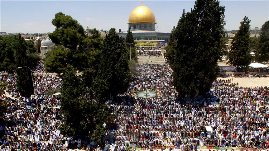 Over 150,000 Perform Eid Prayers at Al-Aqsa Mosque Ignoring Israeli Restrictions