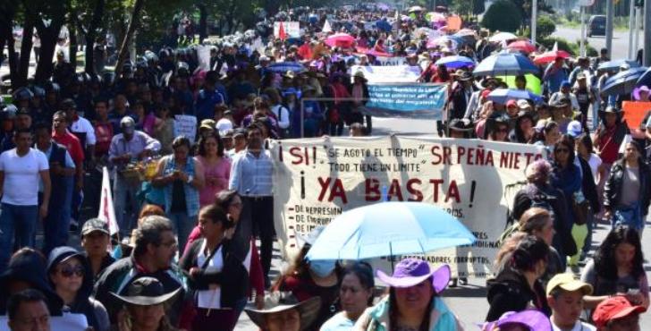 Maestros mexicanos realizan multitudinaria manifestación contra la reforma educativa