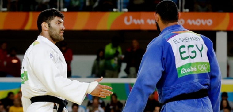 Judoca egipcio se niega ar la mano a su rival israelí