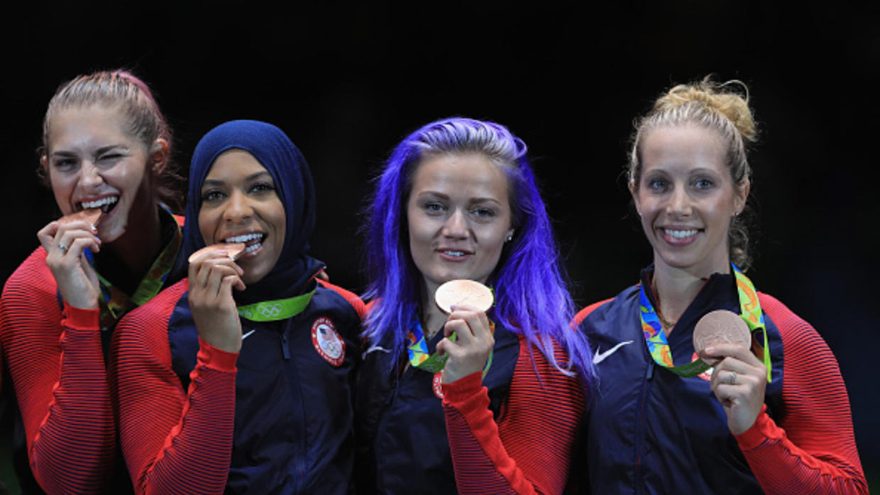 Ibtihaj Muhammad, la musulmana que ganó una medalla para EEUU vestida con hiyab