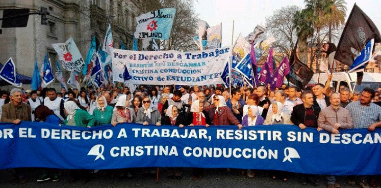 "Madres de Plaza de Mayo" marcha contra las políticas del presidente argentino