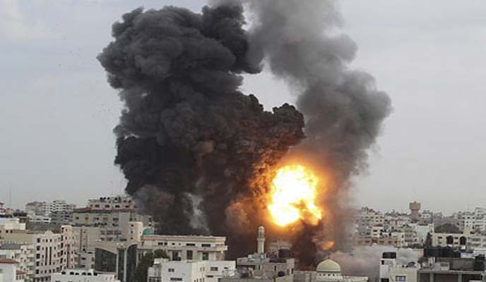عشرات الضحايا نتيجة سلسلة غارات سعودية على صنعاء، والقوات اليمنية ترد بصاروخ سكود على جيزان