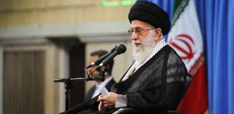 Líder iraní reitrera la desconfianza en EEUU