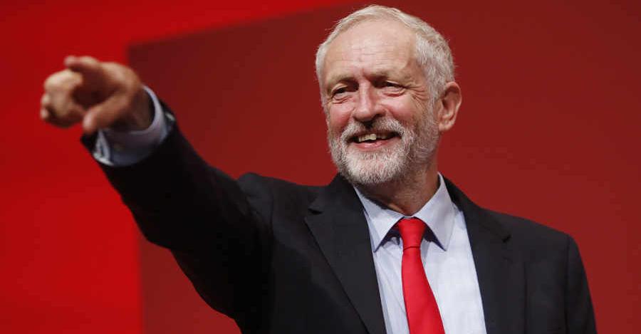 Jeremy Corbyn, reelegido como líder de laboristas británicos