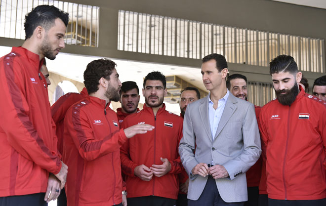 بالفيديو والصور... الرئيس الأسد يلتقي لاعبي المنتخب السوري فماذا قال لهم؟